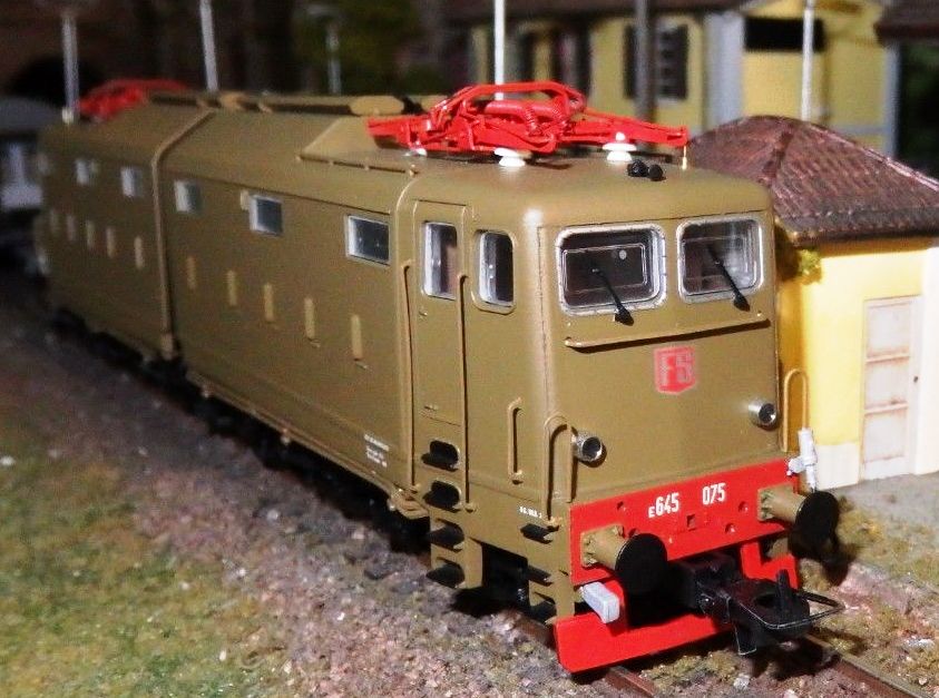 SET VETRI COMPLETO PER LOCOMOTIVE E645 E646 NUOVO ED ORIGINALE RIVAROSSI !!!