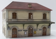 293DM HO 1:87 Stazione italiana FS montata e dipinta e illuminata in resina