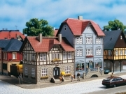 12346 Auhagen 2 fabbricati urbani con negozi e vetrine kit montaggio scala HO